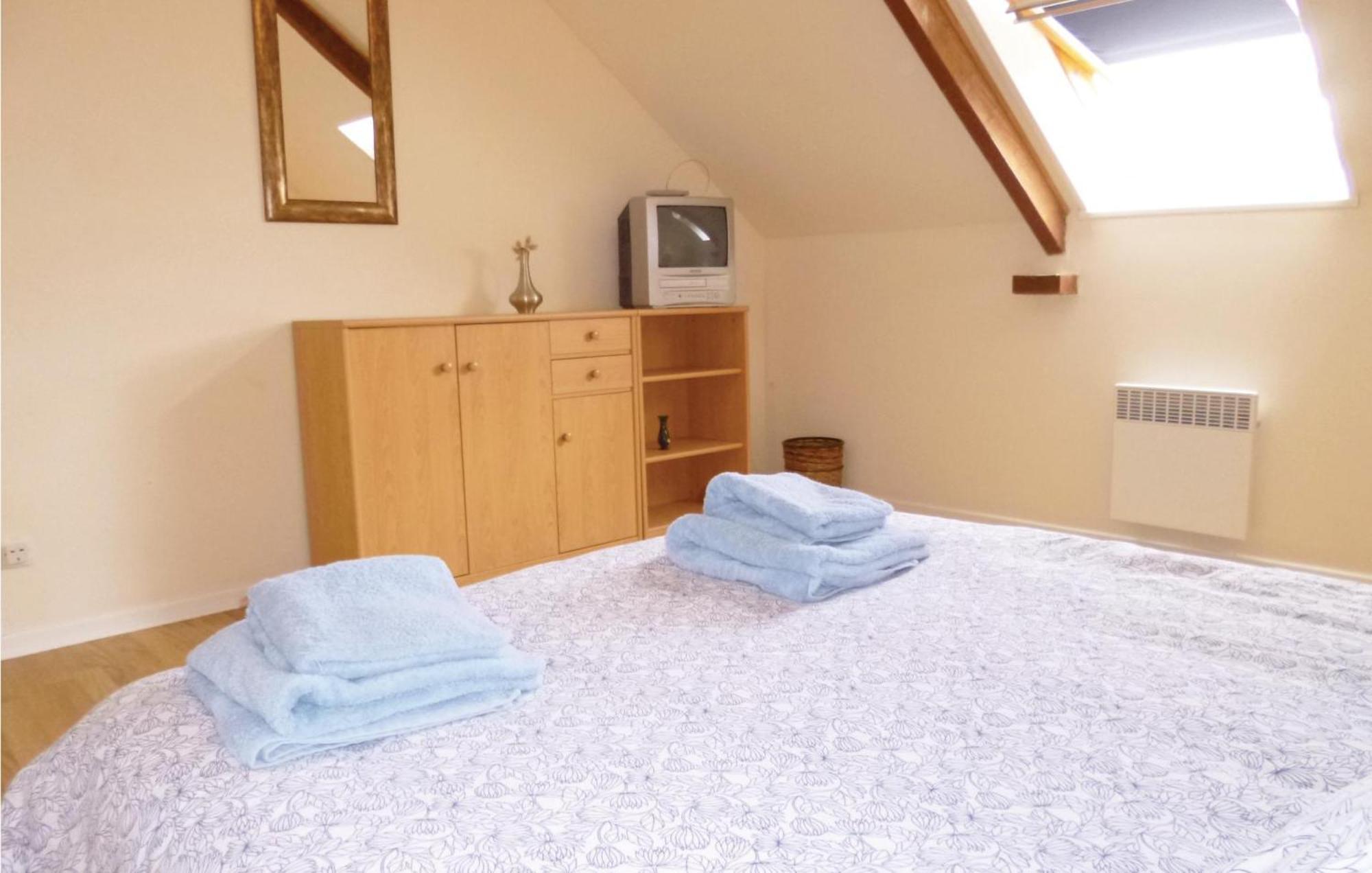 3 Bedroom Cozy Home In Brucheville Carentan-les-Marais Ngoại thất bức ảnh